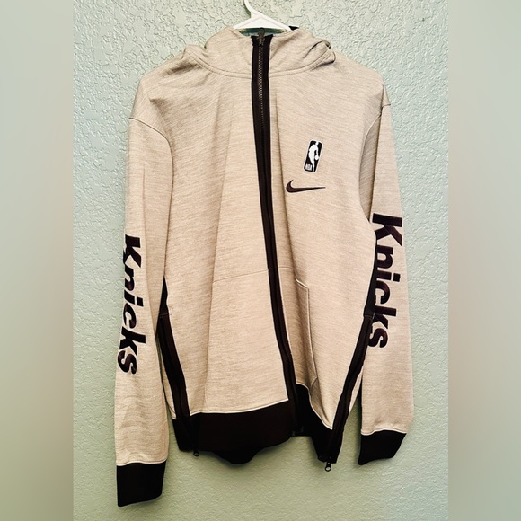 knicks therma flex hoodie